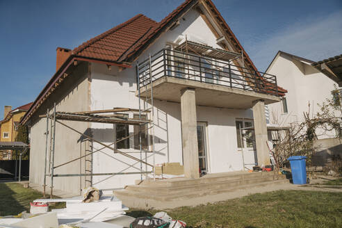 Haus im Bau an einem sonnigen Tag - OSF01272