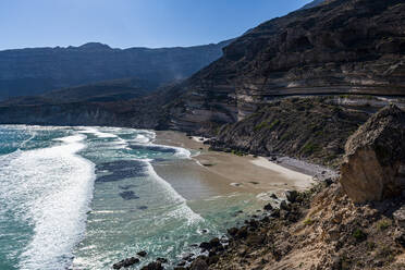 Oman, Dhofar, Salalah, Fazayah Beach und umliegende Klippen - RUNF04933