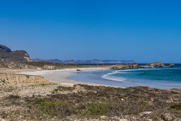 Oman, Dhofar, Salalah, Blick auf Fazayah Beach - RUNF04934