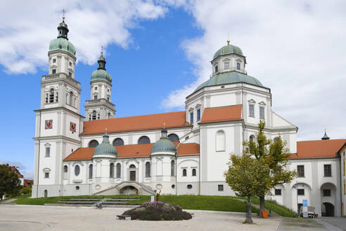 Germany, Bavaria, Kempten, Facade of St. Lorenz Basilica - WIF04672