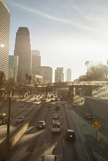 Autos auf dem 101 Freeway in Los Angeles, Kalifornien - FOLF11947