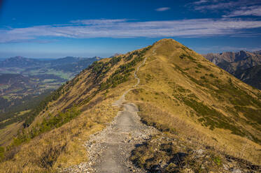 Footpath on Fellhorn under sky - MHF00693