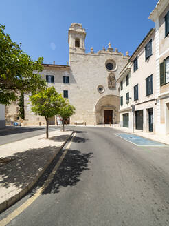 Spain, Balearic Islands, Mahon, Asphalt street in front of Iglesia San Francisco de Asis church - AMF09763