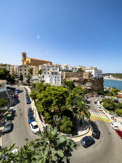 Spain, Balearic Islands, Mahon, Winding street seen from Parc Rochina in summer - AMF09769