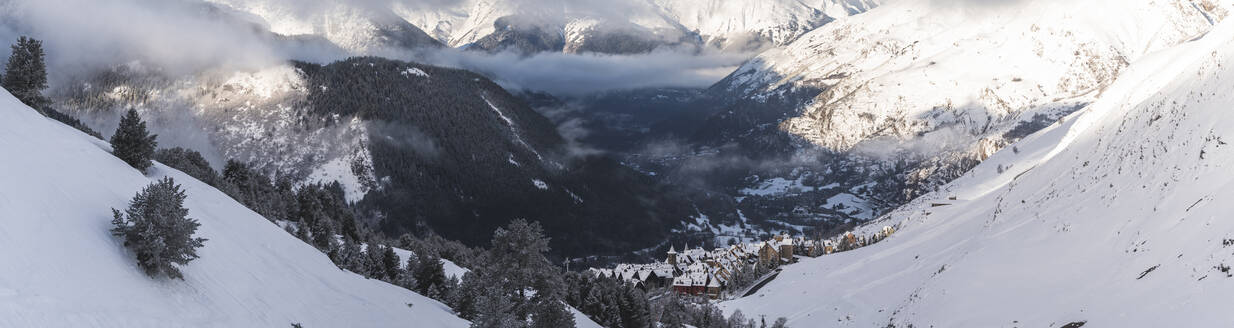 Spanien, Katalonien, Panoramablick auf das Val dAran - JAQF01132