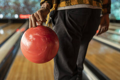 Man playing ten pin bowling - JCCMF08755