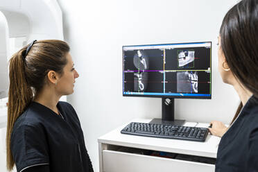 Doctors examining x-ray image on computer at clinic - DLTSF03527