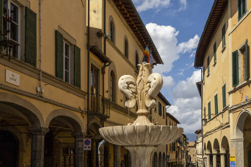 Italy, Tuscany, Poppi, Town fountain in summer - MAMF02491