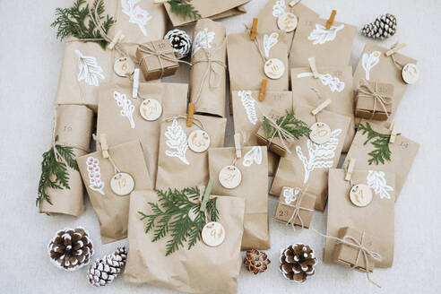 Brown paper bags with decorations kept on carpet - SSYF00030