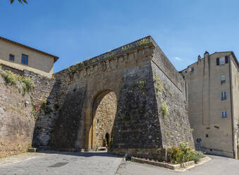 Italy, Tuscany, Montepulciano, Medieval Porta al Prato city gate - MAMF02502