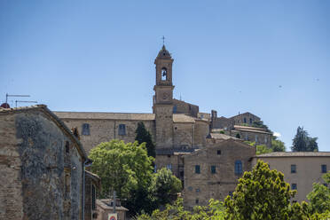 Italy, Tuscany, Montepulciano, St. Agostino Church and surrounding old town houses - MAMF02503