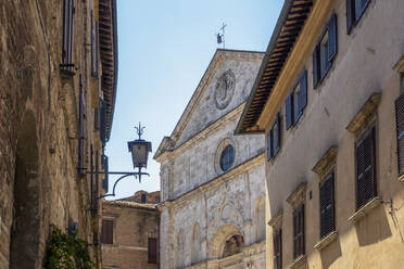 Italien, Toskana, Montepulciano, Fassade der Kirche St. Agostino - MAMF02508