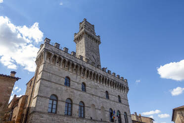 Italien, Toskana, Montepulciano, Fassade des Palazzo Comunale - MAMF02519