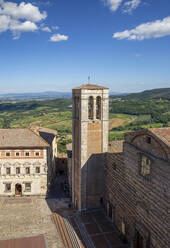 Italien, Toskana, Montepulciano, Piazza Grande und Kathedrale Santa Maria Assunta - MAMF02520