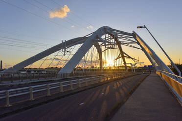 Netherlands, North Holland, Amsterdam, Enneus Heerma Bridge at sunset - FDF00344