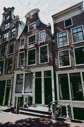 Niederlande, Nordholland, Amsterdam, Fassaden von Stadthäusern - FDF00349