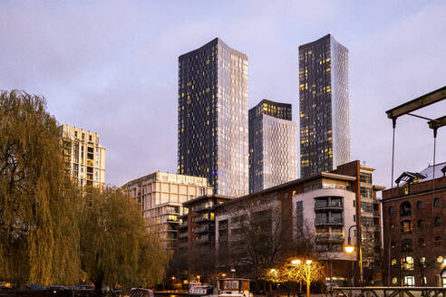 UK, England, Manchester, Skyline skyscrapers at dusk - WPEF06923