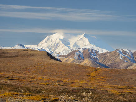 Ein Blick auf den höchsten Berg Nordamerikas, den schneebedeckten Denali, Denali National Park, Alaska, Vereinigte Staaten von Amerika, Nordamerika - RHPLF23430