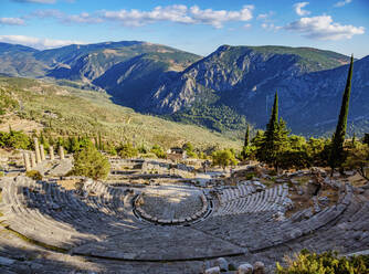 Das antike Theater, Delphi, UNESCO-Weltkulturerbe, Phokis, Griechenland, Europa - RHPLF23467