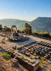 Tholos von Delphi, Tempel der Athena Pronaia, Sonnenaufgang, Delphi, UNESCO-Weltkulturerbe, Phokis, Griechenland, Europa - RHPLF23471