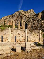 Stoa der Athener, Delphi, UNESCO-Weltkulturerbe, Phokis, Griechenland, Europa - RHPLF23474