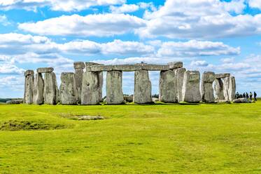 Stonehenge Prehistoric Monument, UNESCO World Heritage Site, near Amesbury, Wiltshire, England, United Kingdom, Europe - RHPLF23521