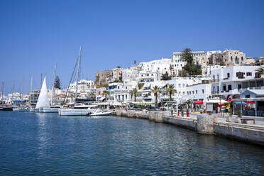 Boote im Hafen von Naxos-Stadt, Naxos, Kykladen, Ägäisches Meer, Griechische Inseln, Griechenland, Europa - RHPLF23533