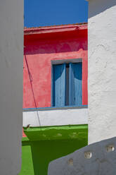 Blick auf bunte Häuser, Skopelos-Stadt, Insel Skopelos, Sporaden, Griechische Inseln, Griechenland, Europa - RHPLF23542