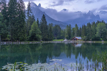 Welsperger See bei Sonnenuntergang, Canalital, Dolomiten, Trentino, Italien, Europa - RHPLF23604