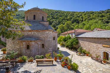 Ansicht des Klosters Moni Evaggelistrias, Insel Skiathos, Sporaden, Griechische Inseln, Griechenland, Europa - RHPLF23643