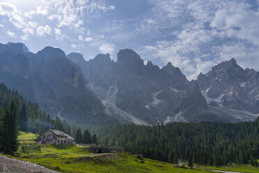 Berghütte Malga Venegiotta, Venegiatal, Park Pale di San Martino, Dolomiten, Trentino, Italien, Europa - RHPLF23651