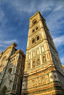 Die Kathedrale Santa Maria del Fiore (Duomo) und der von Giotto entworfene Glockenturm bei Sonnenuntergang, Florenz, UNESCO-Weltkulturerbe, Toskana, Italien, Europa - RHPLF23656