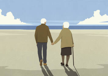 Zärtliches älteres Paar, das sich an den Händen hält und am sonnigen Strand spazieren geht - FSIF06255