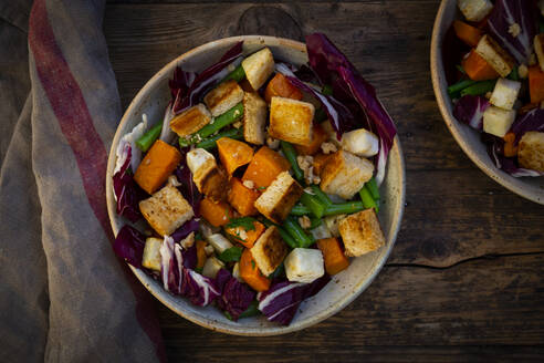 Bowl of ready-to-eat vegan salad - LVF09272