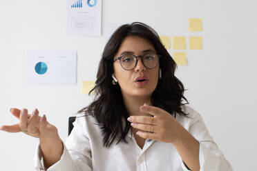 Business woman talking to her team on a video call. Female professional taking part in a discussion during a video conference. Woman connecting with her colleagues online. - JLPSF29329