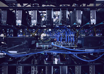 Close-up of computer cables and hard drives in server room - TETF01864