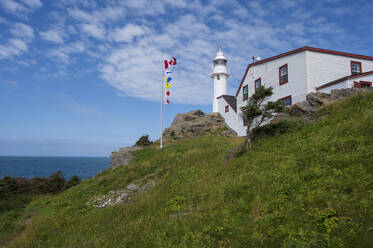 Kanada, Labrador, Neufundland, Rocky Harbor, Landschaft mit Lobster Cove Head Leuchtturm - TETF01940