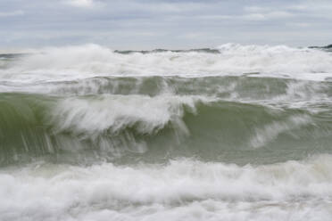 Germany, Mecklenburg-Vorpommern, Long exposure of sea waves - KEBF02600