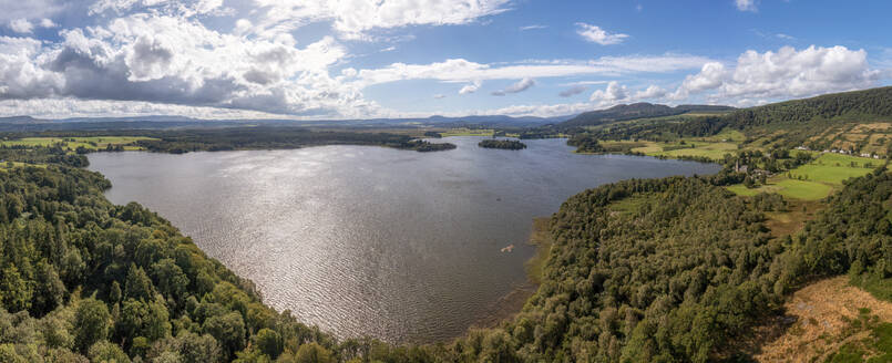 Luftaufnahme des Menteith Lake, Loch Lomond and The Trossachs National Park, Stirling, Schottland - SMAF02523