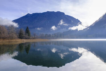 Austria, Lower Austria, Lunz am See, Scheiblingstein mountain reflecting in Lunzer See lake - LBF03731