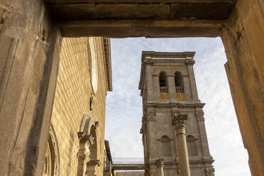 Italien, Latium, Viterbo, Glockenturm der Basilika von Santa Maria della Quercia - MAMF02560