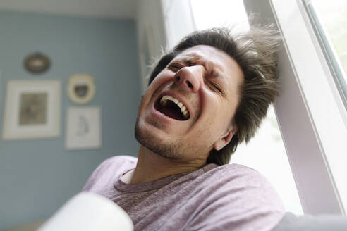 Man drying hair at home - TYF00692