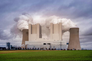 Germany, North Rhine Westphalia, Grevenbroich, Agricultural field in front of lignite-fired power station - FRF01008