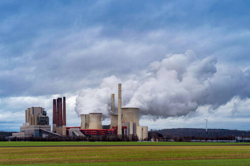 Germany, North Rhine Westphalia, Grevenbroich, Water vapor rising from cooling towers of lignite-fired power station - FRF01009