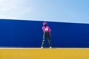 Young woman breakdancing on wall - OIPF03046