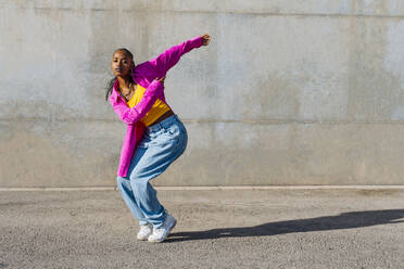 Woman breakdancing in front of wall - OIPF03108