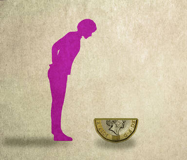 Illustration einer Frau, die eine halbierte Pfundmünze betrachtet, die die zunehmende Inflation symbolisiert - GWAF00017