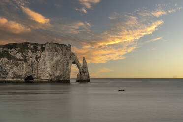 Porte d'Aval Felsen und Strand unter Himmel bei Sonnenuntergang - CHPF00866