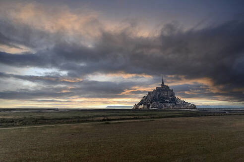 Mont Saint-Michel bei Sonnenuntergang, Normandie, Frankreich - CHPF00876