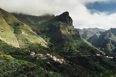 Spanien, Kanarische Inseln, Masca, Luftaufnahme eines Dorfes im Macizo de Teno-Gebirge - DAMF01202